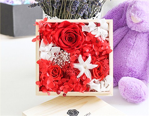 LOVIN ROSE花礼套装 永生花礼盒